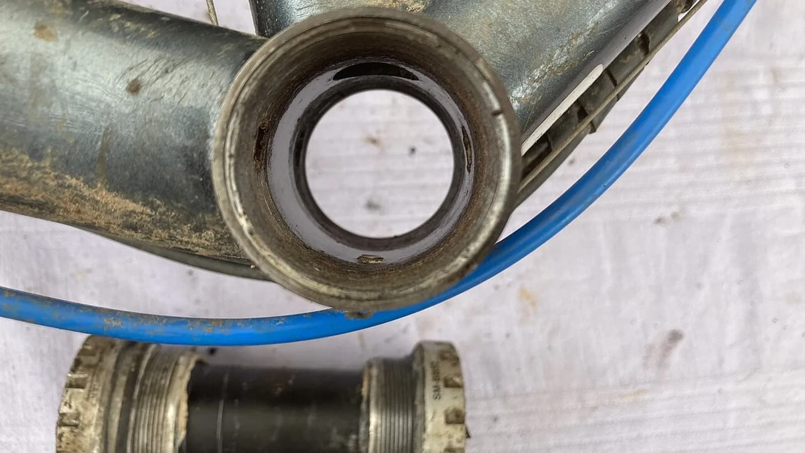 Open bottom bracket shell above a removed threaded bottom bracket unit
